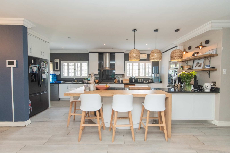 8 Bedroom Property for Sale in Summerstrand Eastern Cape